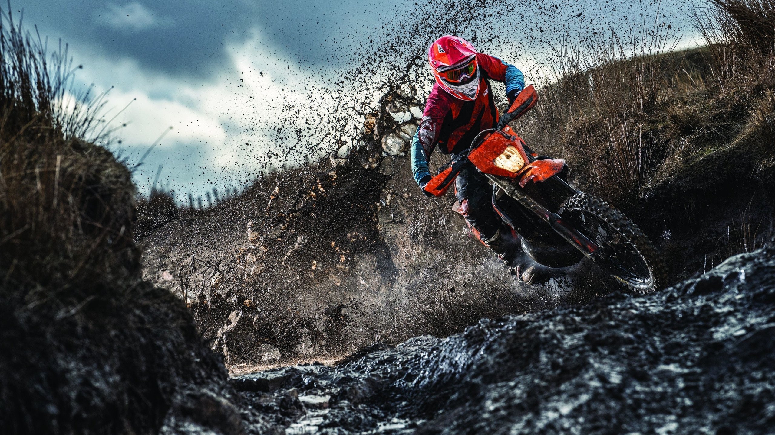 曼联绝平热刺，德里赫特破门追平比分，延续不败红魔传统，曼联1-6热刺视频